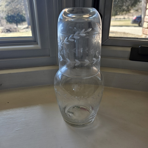 Other - Elegant Clear Glass Vase with Leaf Design